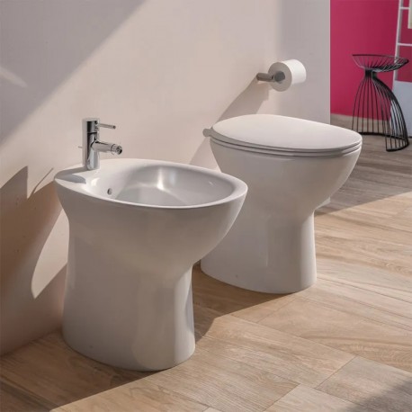 Coppia Sanitari tradizionali serie Morning di Rak Ceramics WC rimless senza brida + bidet in ceramica bianca lucida